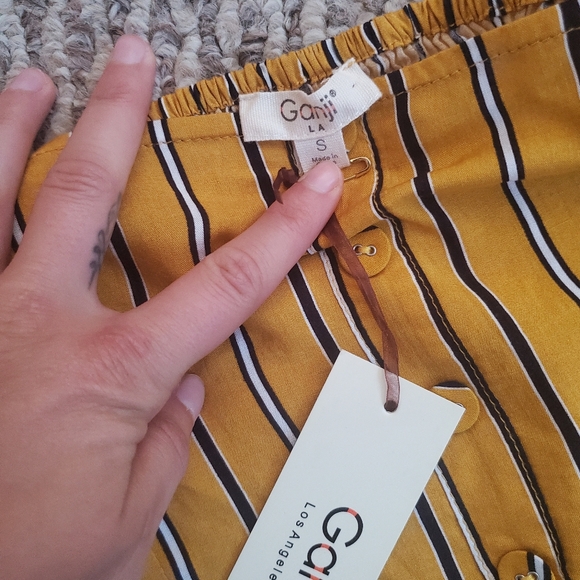 Off the Shoulder Crop Top - Picture 3 of 4